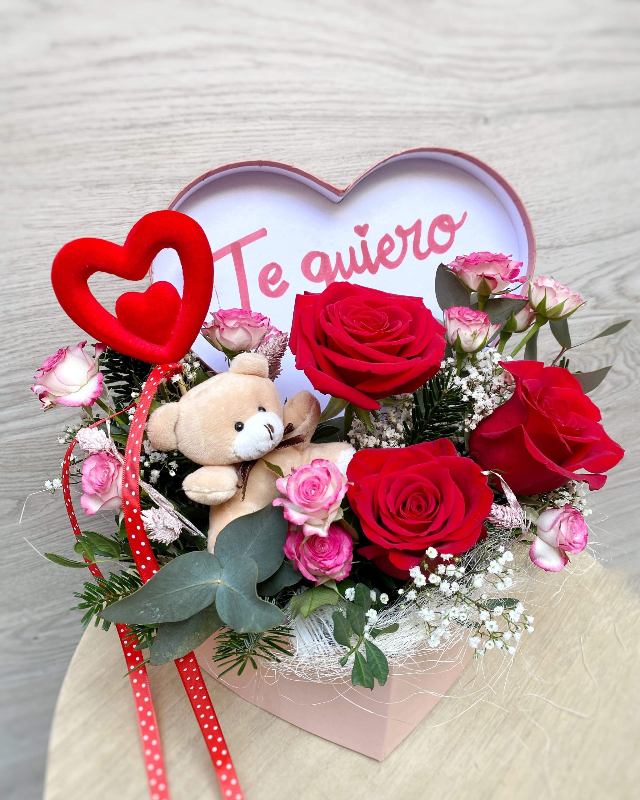CAJITA CORAZÓN CON OSITO Y ROSAS - Imagen 3