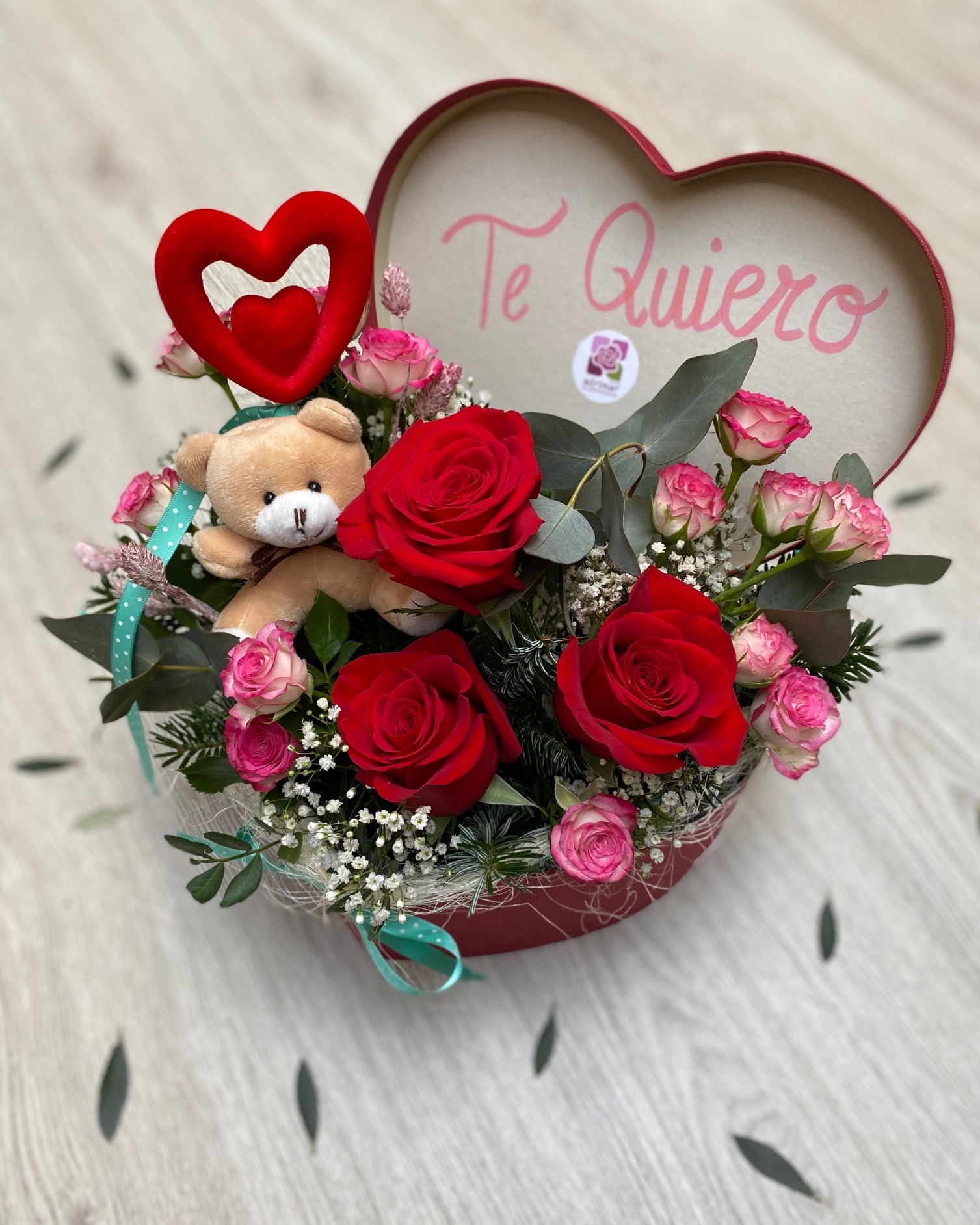 CAJITA CORAZÓN CON OSITO Y ROSAS - Imagen 4
